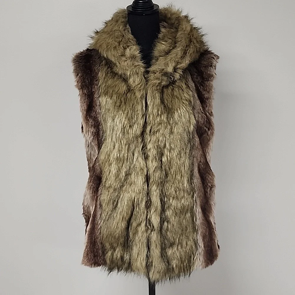 Faux Fur Hooded Vest - Picture 6 of 16